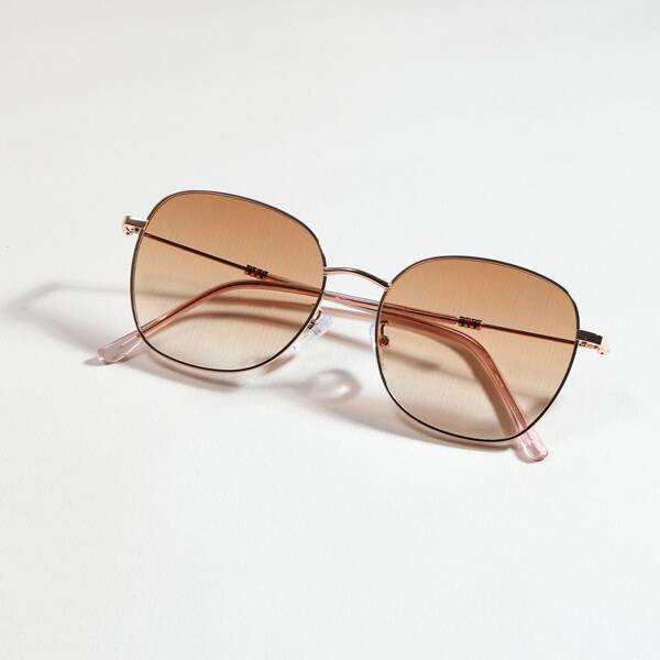 

Metal Frame Tinted Lens Sunglasses
