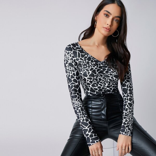 

Ruched Front Allover Print Top, Black and white