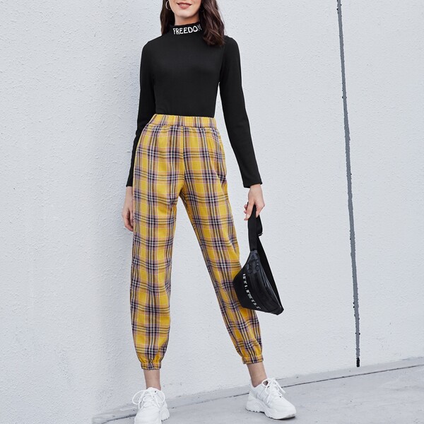 

Letter Graphic Tee & Tartan Sweatpants Set, Multicolor