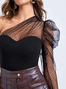 SHEIN Privé توب بكتف واحد وشبك نقاط بولكا متجمع وأكمام منفوشة