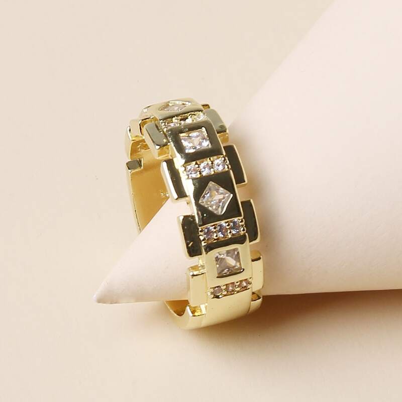 

Rhinestone Statement Ring, Gold