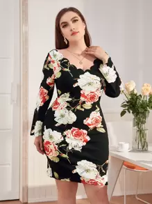 SHEIN Clasi 大碼v領貝殼邊花卉圖案連衣裙