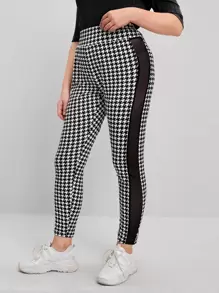 SHEIN ليجينز بنقش مسنن قلب شبكي شفاف مقاس كبير