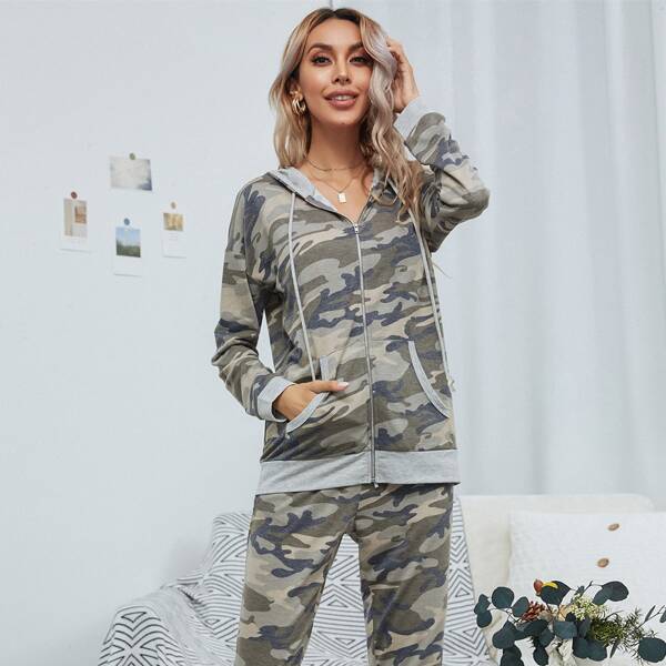 

Zip Up Camo Drawstring Hoodie & Sweatpants Set, Multicolor