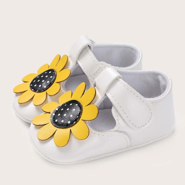 

Baby Girl Floral Decor Velcro Strap Flats, White