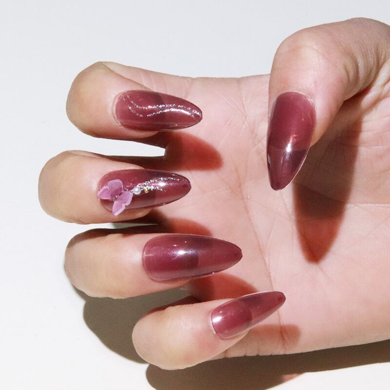 

24pcs Butterfly Decor Fake Nail & 1sheet Tape, Burgundy