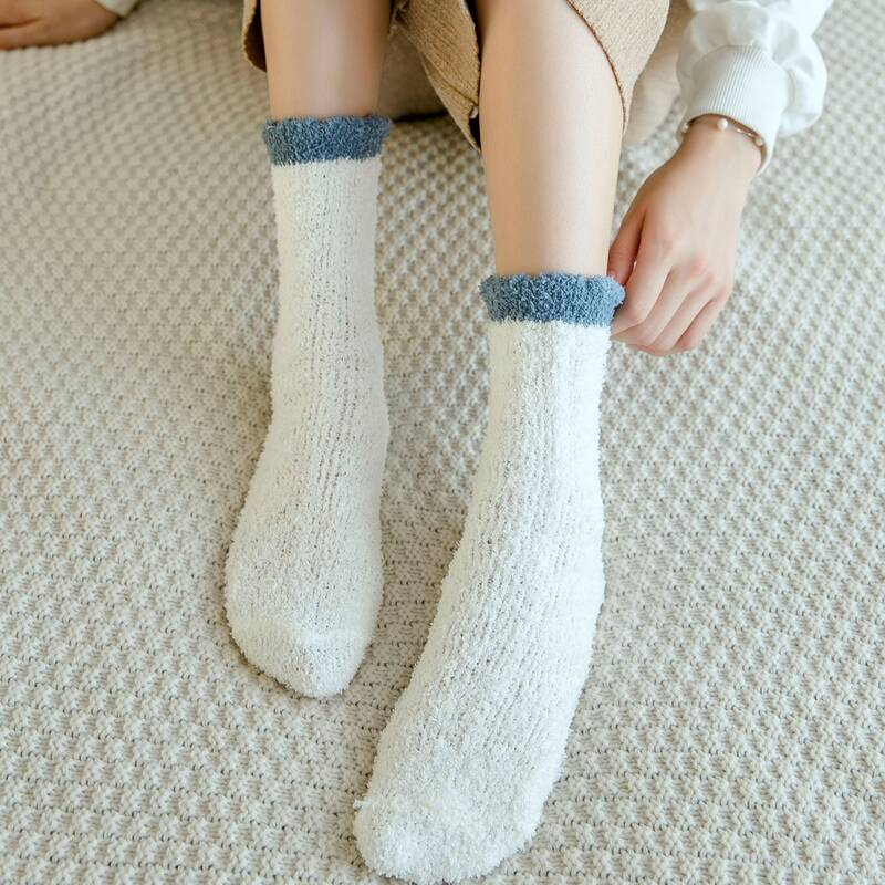 

1pair Fuzzy Socks, White