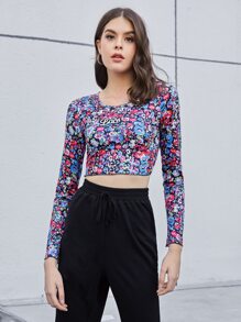 Seusyu Allover Floral Print Letter Patched Detail Crop Tee - Multicolor - View 1