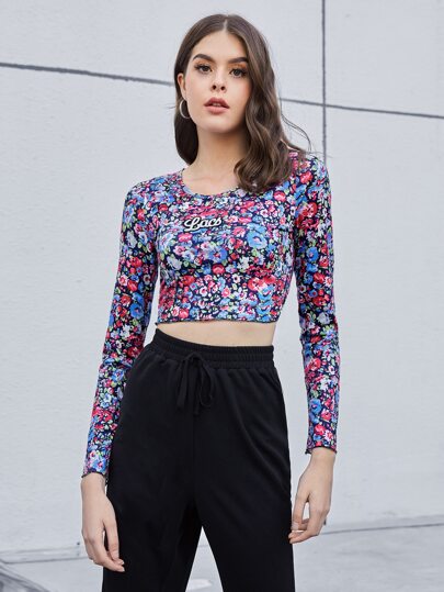 تي شيرت قصير بطباعة زهر شامل تفاصيل مرقع بعبارة