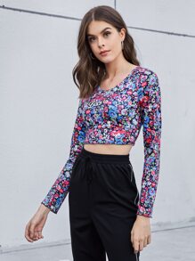 Seusyu Allover Floral Print Letter Patched Detail Crop Tee - Multicolor - View 4