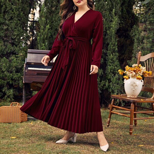 

Plus Solid Surplice Front Belted Pleated Hem Dress, Burgundy