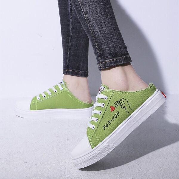 

на шнурках с вышивкой буква Кроссовки, Зелёный