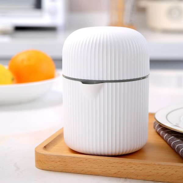

1pc Manual Fruit Squeezer, Multicolor