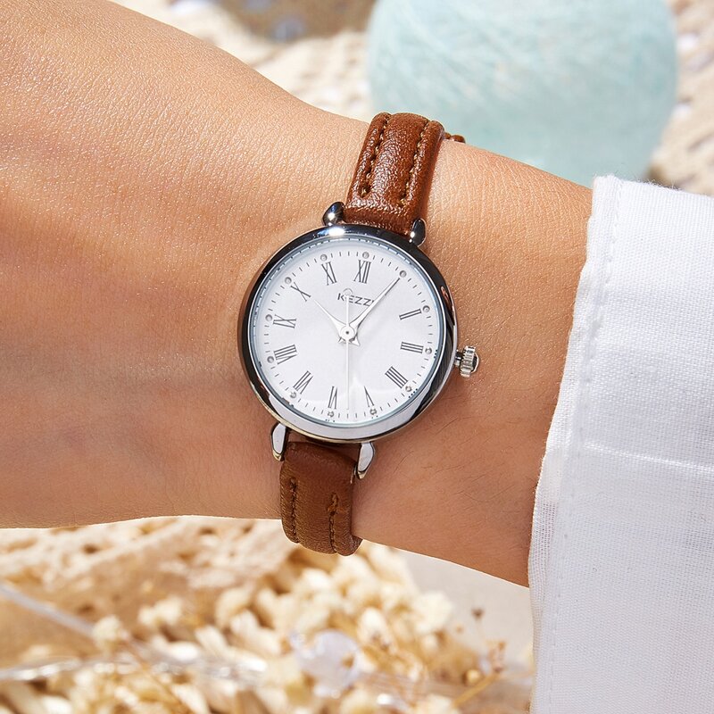 

Round PU Strap Quartz Watch