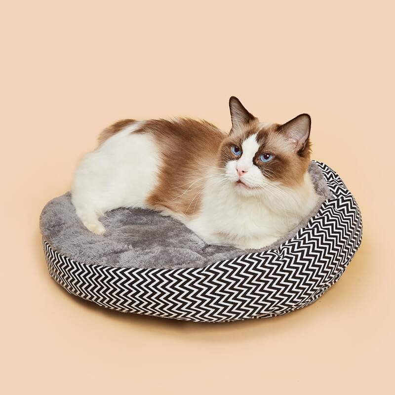

Chevron Pattern Plush Cat Bed, Multicolor