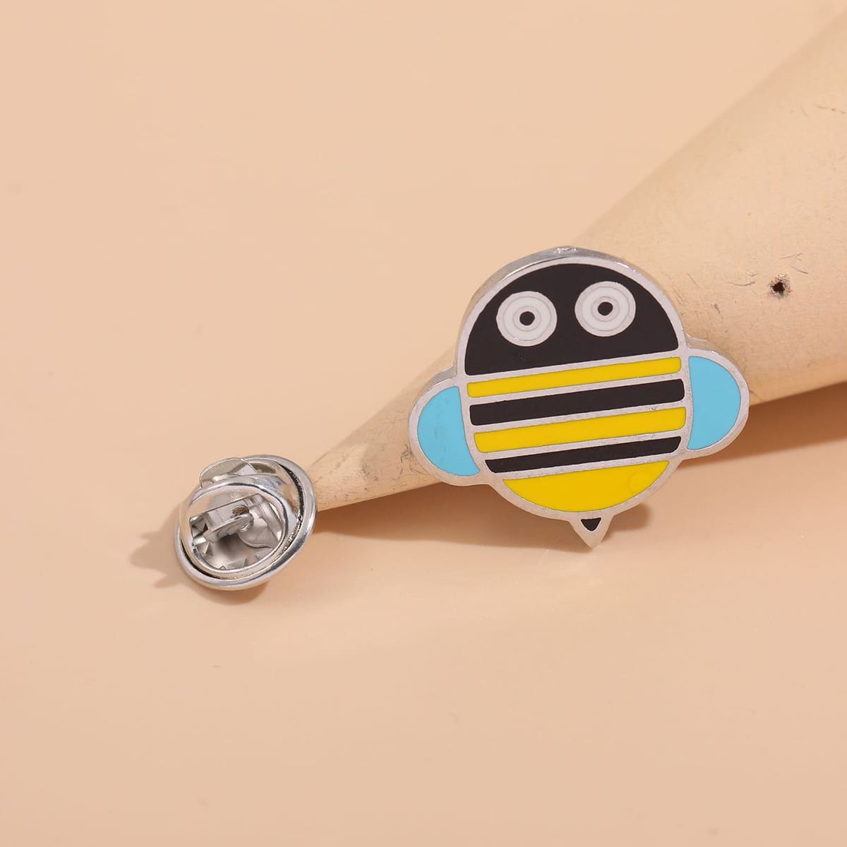 

1pc Cartoon Bee Brooch, Multicolor