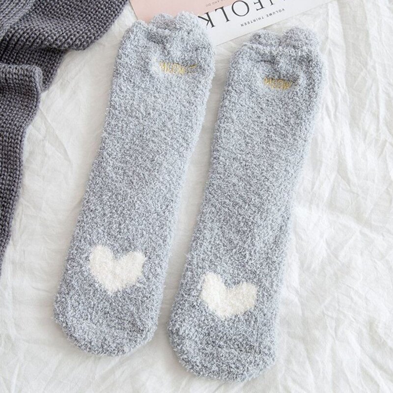 

1pair Heart Pattern Fuzzy Socks, Light grey