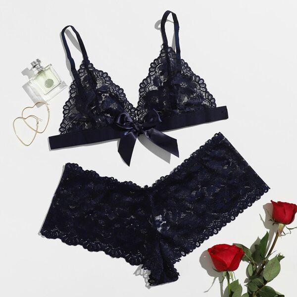 

Plus Floral Lace Bow Front Lingerie Set, Navy blue