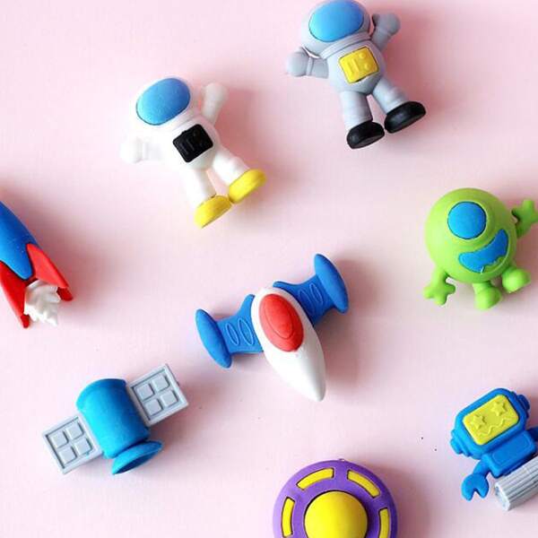 

4pcs Outer Space Design Random Eraser, Multicolor