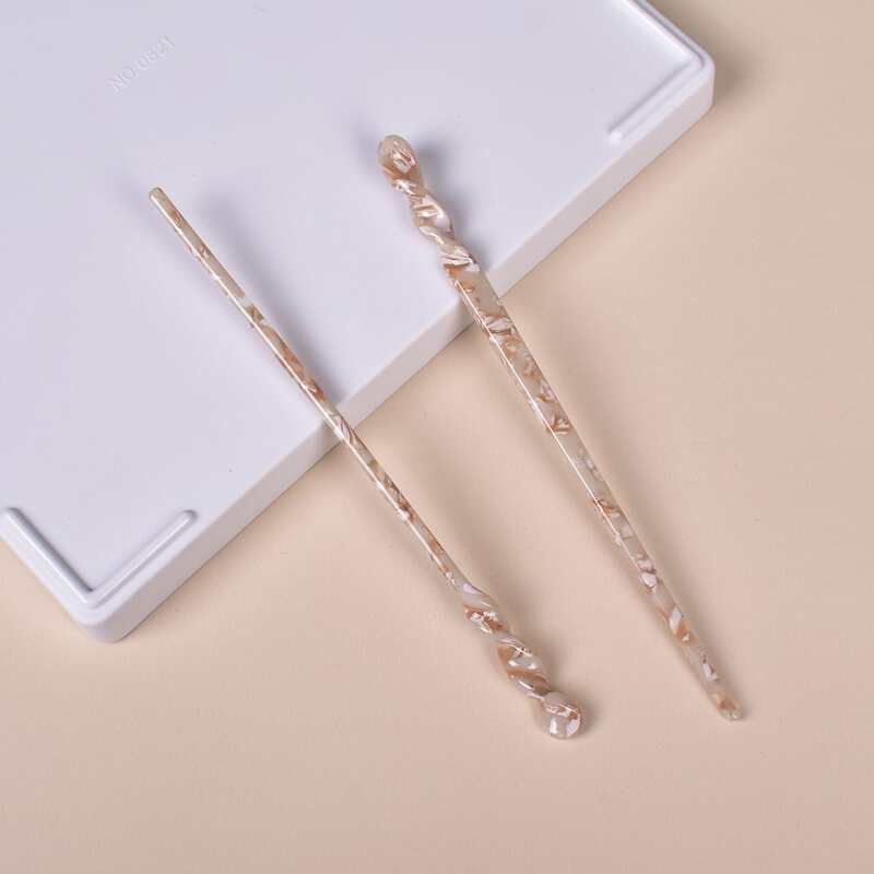 

2pcs Spiral Design Hair Pin, Multicolor
