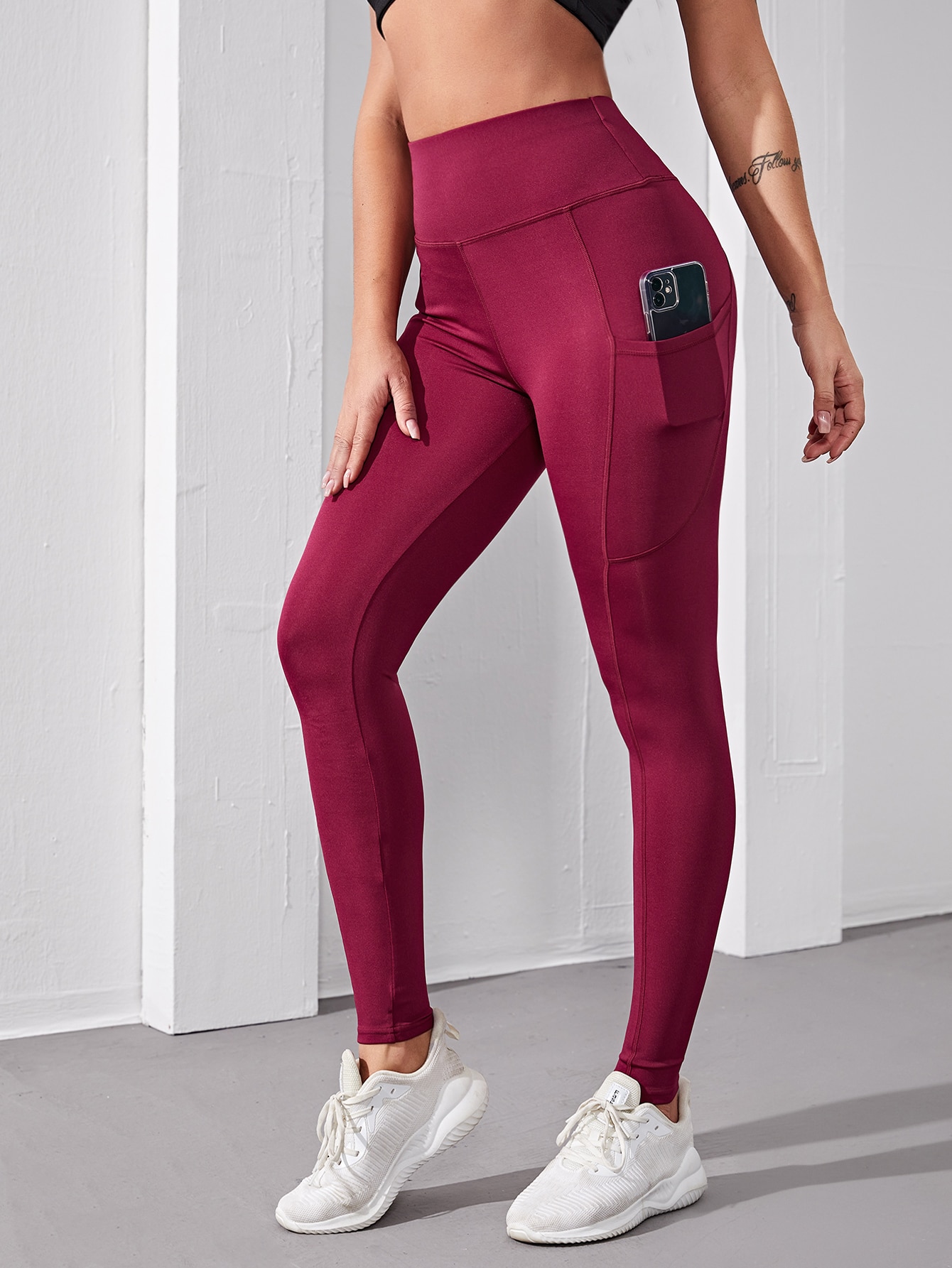 Active High-Rise Leggings With Phone Pocket thumbnail