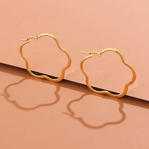 

Flower Design Hoop Earrings, Gold