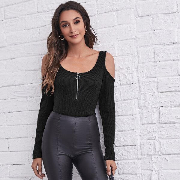 

Cold Shoulder O-ring Zip Half Placket Tee, Black