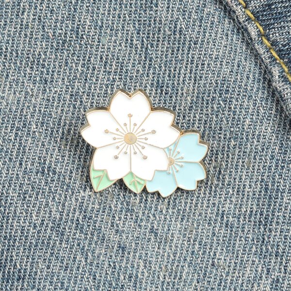

Girls Flower Design Brooch, White