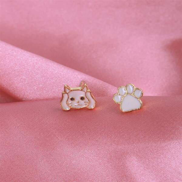 

Cat Paw Asymmetric Earrings, White