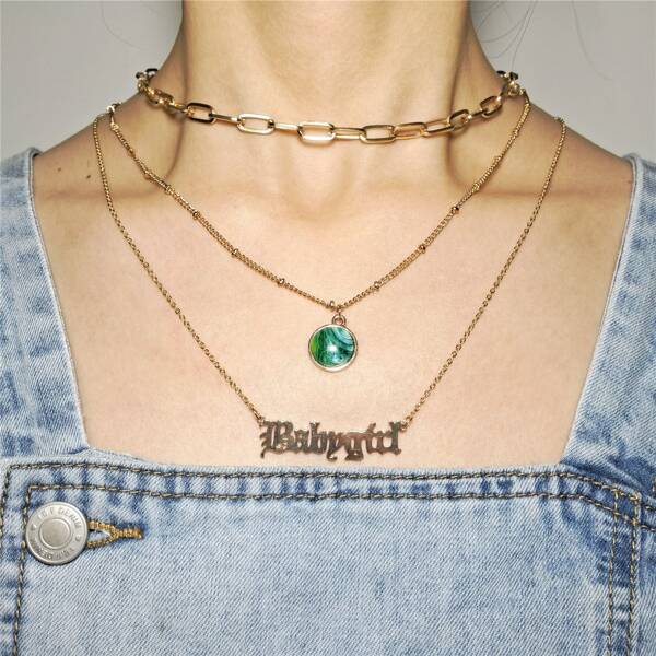 

2pcs Letter Charm Necklace, Multicolor