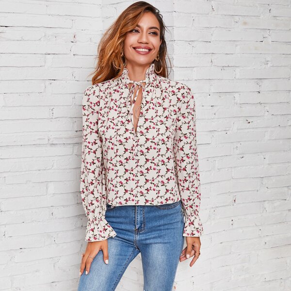 

Ditsy Floral Knot Front Flounce Sleeve Top, Multicolor