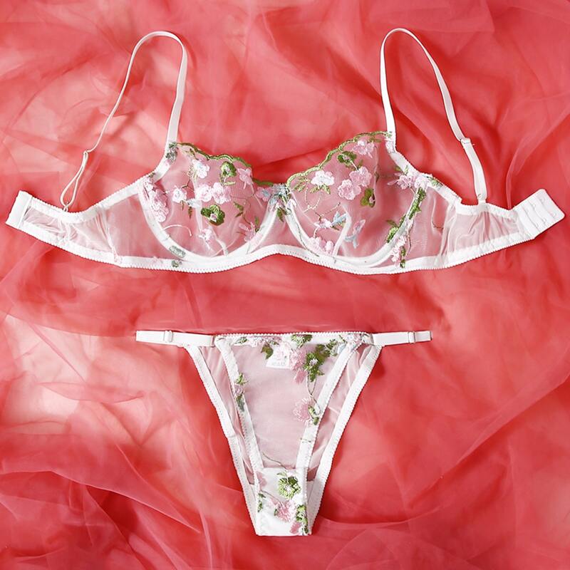 

Floral Embroidery Underwire Lingerie Set, Pink