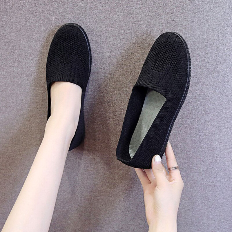 

Slip On Knit Flats, Black