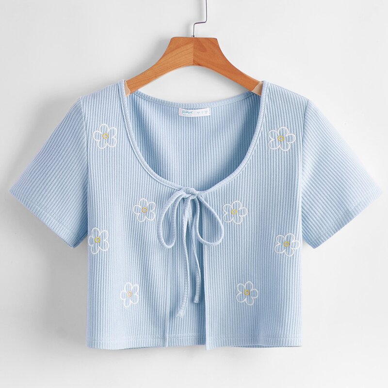 

Flower Embroidery Tie Front Crop Top, Baby blue