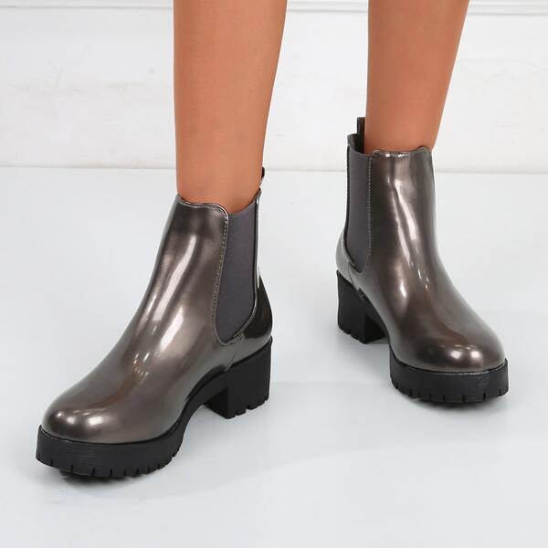 

Minimalist Chelsea Boots, Bronze