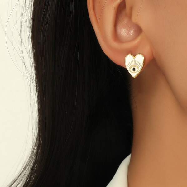

Heart Design Stud Earrings, White