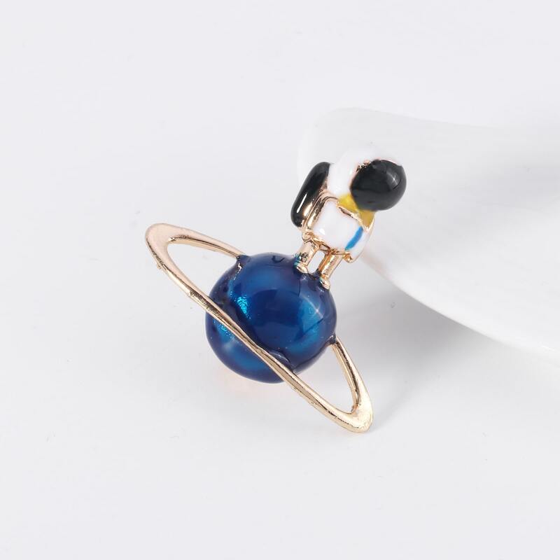 

1pc Astronaut & Planet Brooch, Multicolor