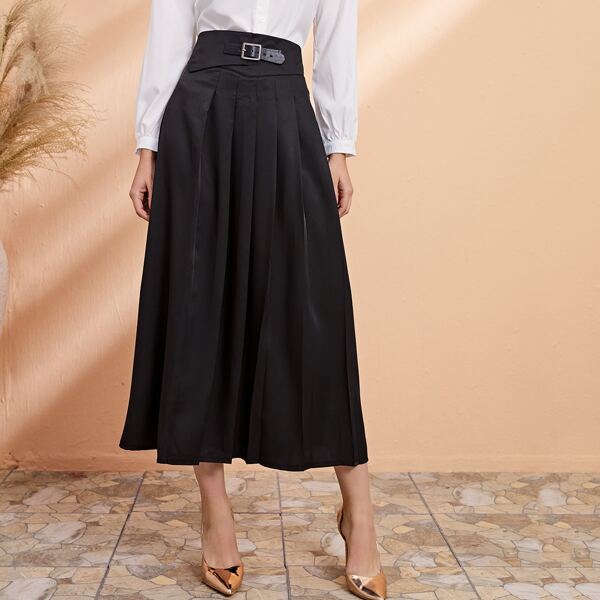 

Buckle Tape Pleated Skirt, Black