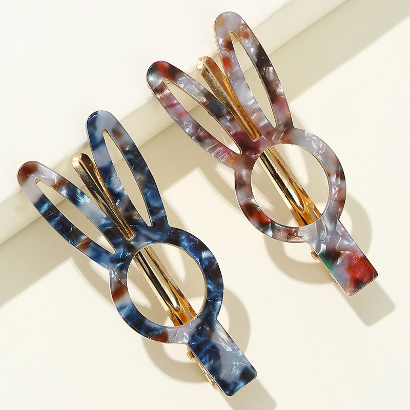 

2pcs Hollow Out Ear Design Hair Clip, Multicolor