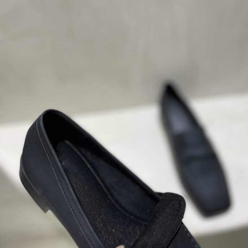 

Square Toe Twist Decor Flat Loafers, Black