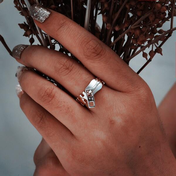 

Zipper Design Ring, Silver