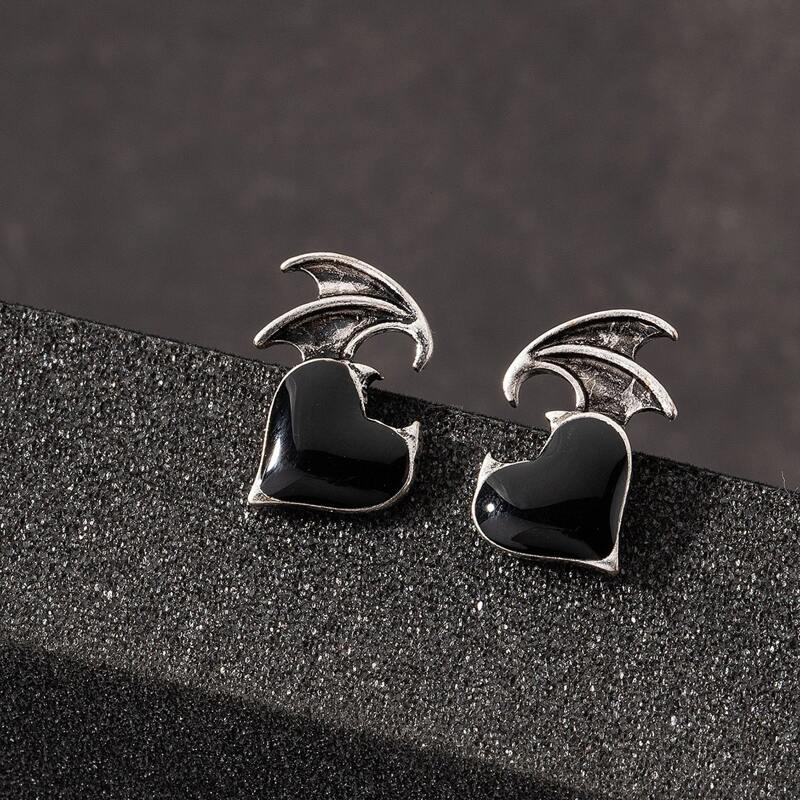 

Guys Heart Design Stud Earrings, Antique silver