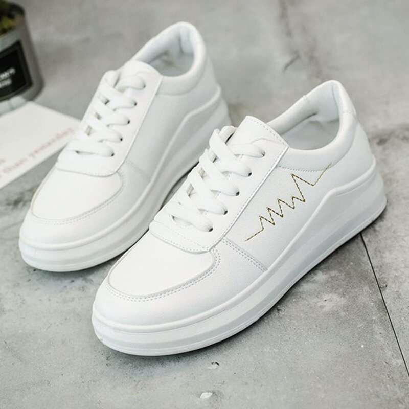 

Simple Lace-up Front Skate Shoes, White