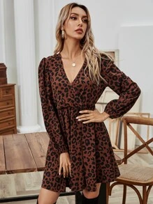 SHEIN Frenchy Vestido línea A con estampado de leopardo cruzado delantero - Café integral - Ver 3