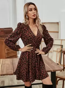 SHEIN Frenchy Vestido línea A con estampado de leopardo cruzado delantero - Café integral - Ver 5