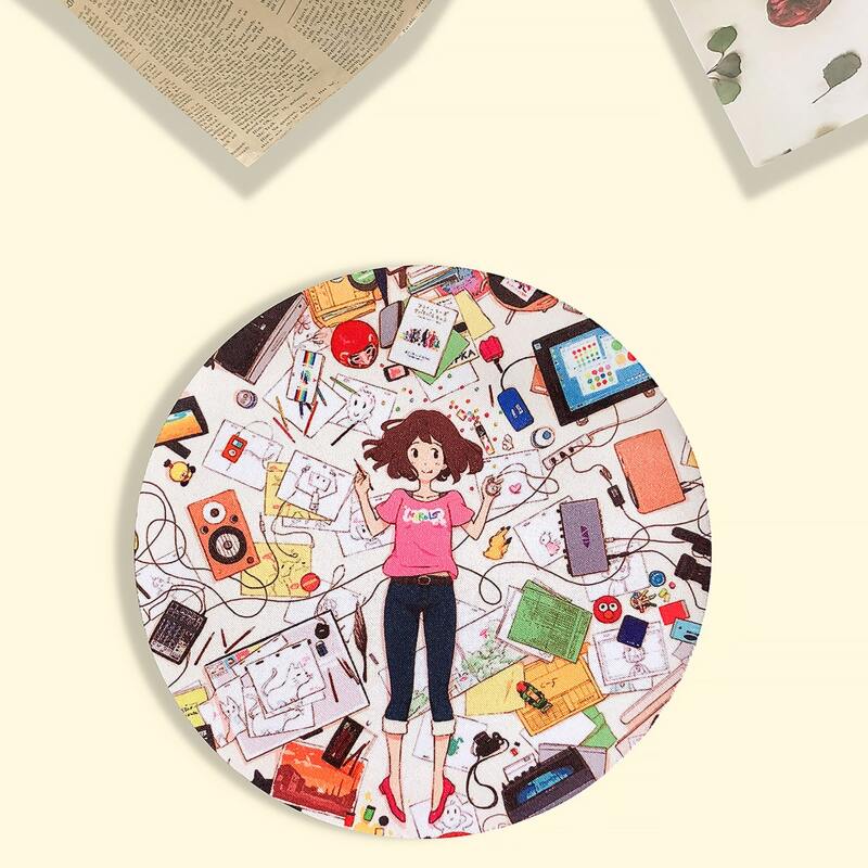 

Girl Print Round Mouse Pad, Multicolor