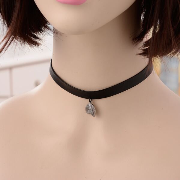 

Leaf Charm Necklace, Black
