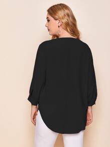SHEIN LUNE Plus Notched Neck Curved Hem Top - Black - View 2