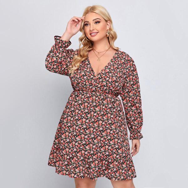 

Plus Ditsy Floral Surplice Front Dress, Multicolor