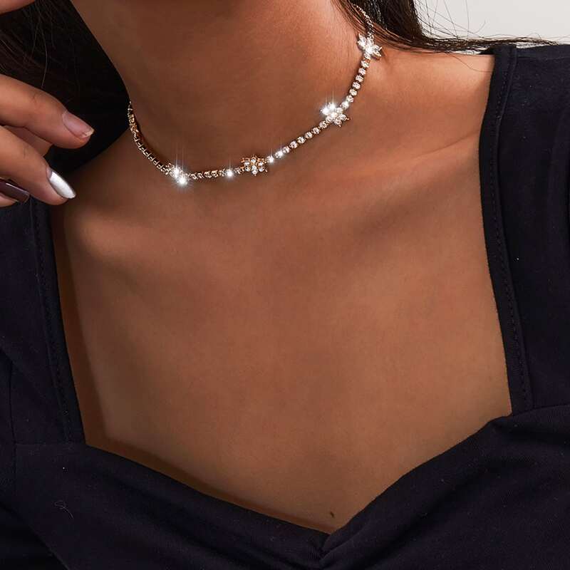 

Rhinestone Floral Choker, Gold